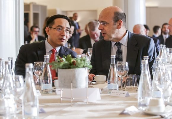 Embaixador Cai Run e Ministro Pedro Siza Vieira participaram em conferência sobre as relações luso-chinesas