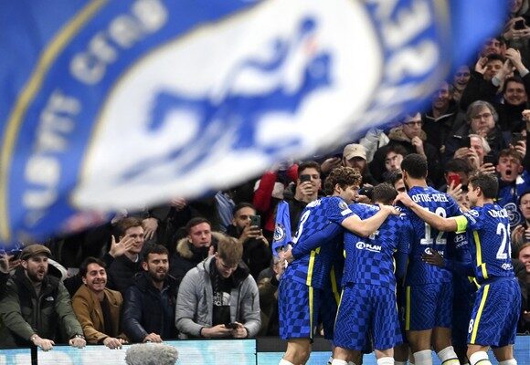 epa09777571 Players of Chelsea celebrate the 2-0 goal during the UEFA Champions League round of 16, first leg soccer match between Chelsea FC and Lille OSC (LOSC) in London, Britain, 22 February 2022.  EPA/Andy Rain
