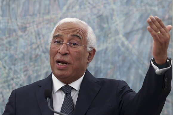 O primeiro-ministro, António Costa, fala à imprensa na residência oficial de São Bento em Lisboa, 11 de novembro de 2023. TIAGO PETINGA/LUSA