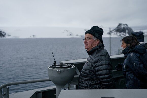 epa10991835 A handout photo made available by the Presidency of Chile shows Secretary General of the United Nations, Antonio Guterres, during his visit to Base General Bernardo O'Higgins Riquelme, Antarctica, 23 November 2023. Chilean President Gabriel Boric highlighted Antarctica's essential value as a defense wall against climate emergencies and urged the international community to protect the 'white continent,' which holds three-quarters of the planet's fresh water. The president set foot on the ice of the Antarctic zone controlled by Chile in the company of the UN Secretary-General, Antonio Guterres, on a two-day trip whose objective is to make visible the importance of this territory on the eve of the COP28 climate summit, which will take place in the United Arab Emirates.  EPA/Chilean Presidency / HANDOUT ONLY AVAILABLE TO ILLUSTRATE THE ACCOMPANYING NEWS (MANDATORY CREDIT) HANDOUT EDITORIAL USE ONLY/NO SALES HANDOUT EDITORIAL USE ONLY/NO SALES