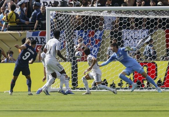 epa12228029 Goncalo Ramos of PSG (L) scores the 4-0 goal during the FIFA Club World Cup 2025 match between Paris Saint-German and Real Madrid in East Rutherford, New Jersey, USA, 09 July 2025.  EPA/CJ GUNTHER