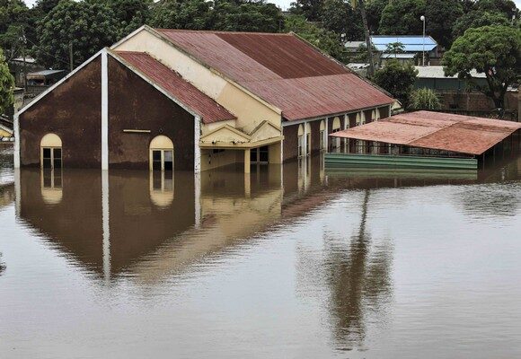 epa12653934 A view of a flooded house surrounded by floodwaters. Maputo, Mozambique, 16 January 2026, after several days of continuous heavy rain.  EPA/LUISA NHANTUMBO