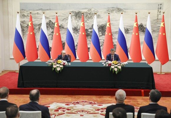 epa12976443 Russian President Vladimir Putin (L) and Chinese President Xi Jinping (R) deliver a joint press statement at the Great Hall of the People in Beijing, China, 20 May 2026.  EPA/Maxim Shemetov / POOL